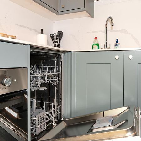 2-Bedroom Victorian Apartment In Kensington Londra Esterno foto