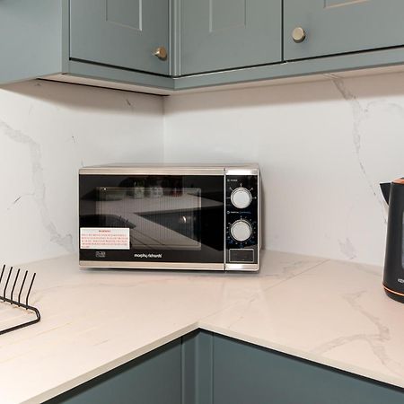 2-Bedroom Victorian Apartment In Kensington Londra Esterno foto