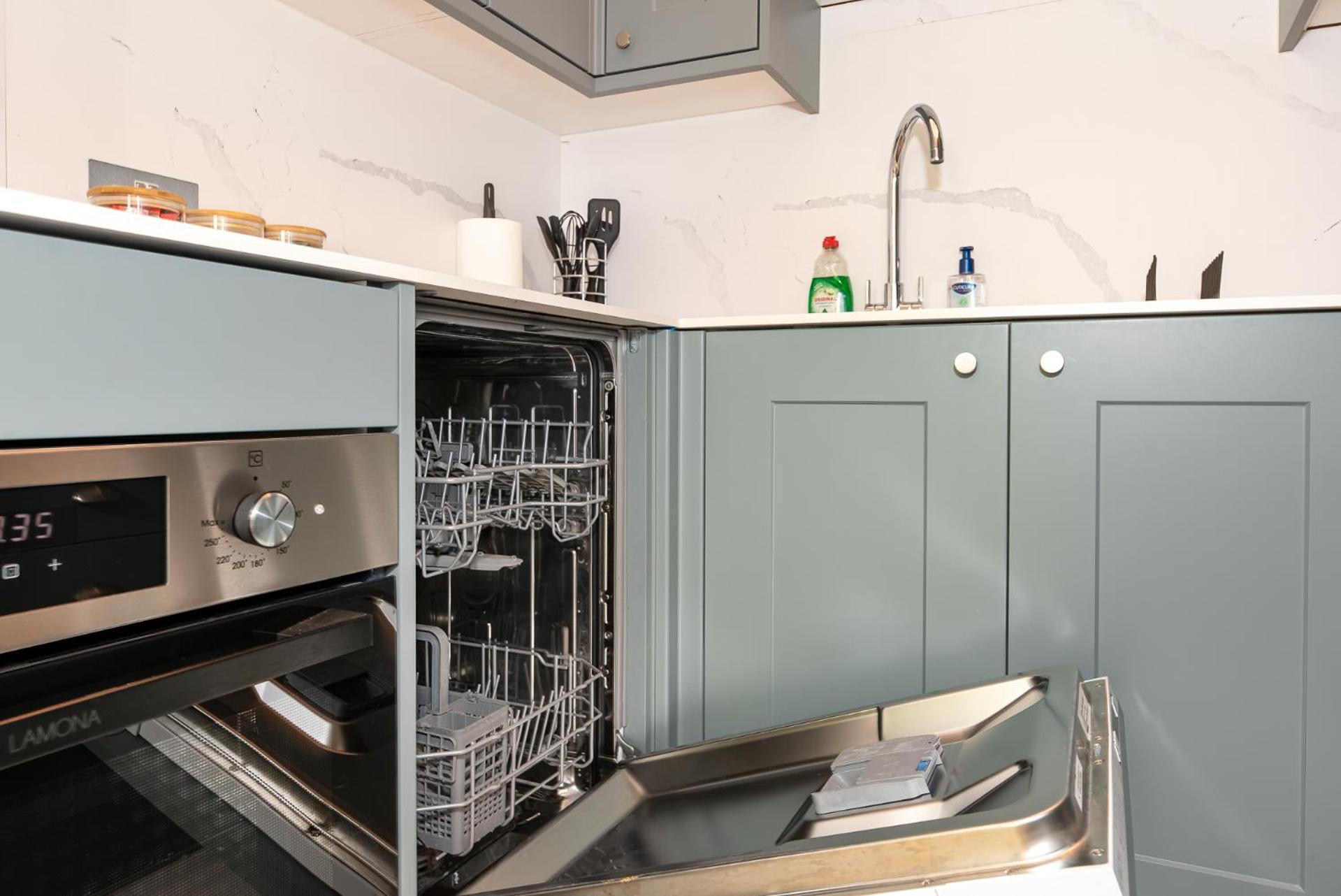 2-Bedroom Victorian Apartment In Kensington Londra Esterno foto