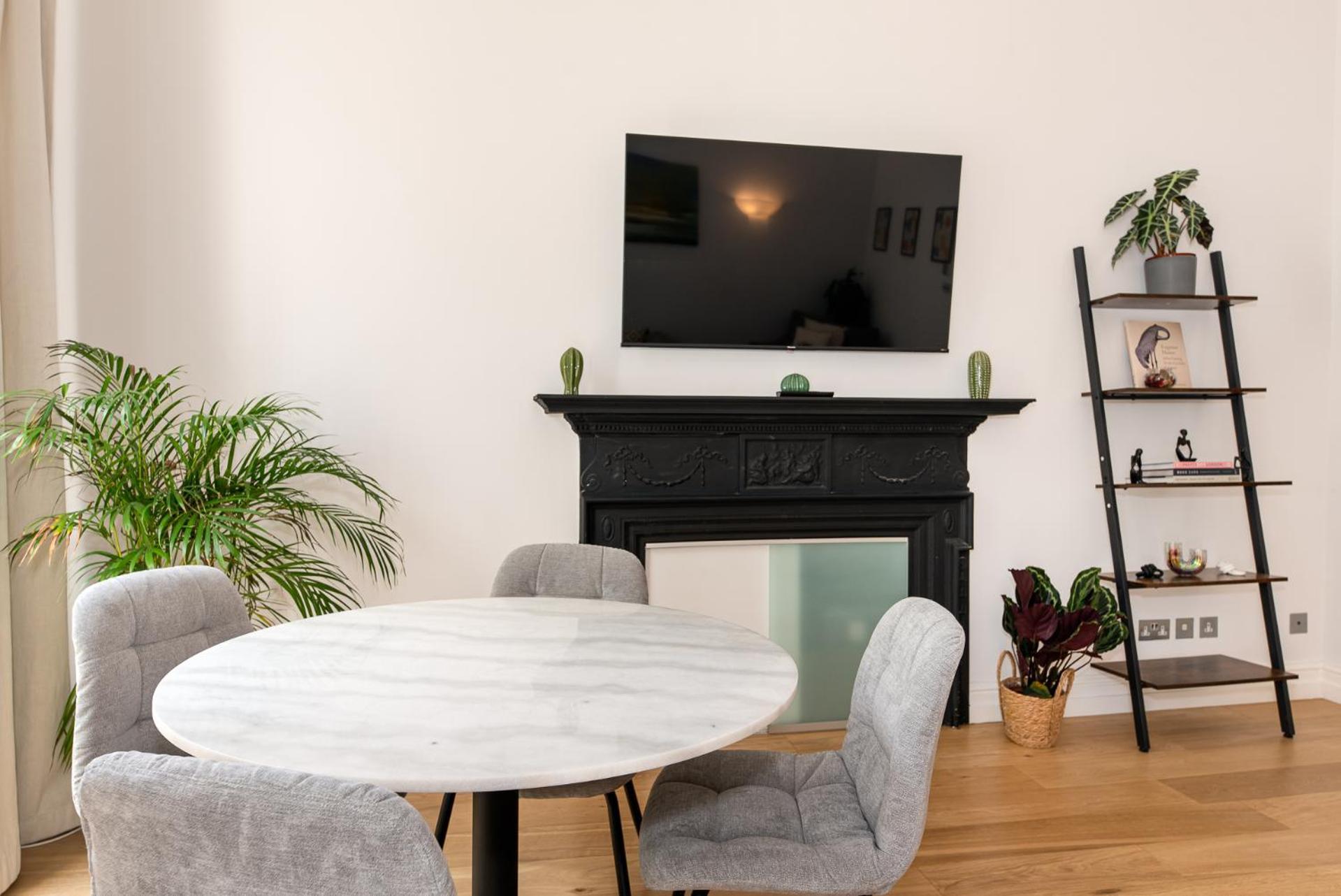 2-Bedroom Victorian Apartment In Kensington Londra Esterno foto
