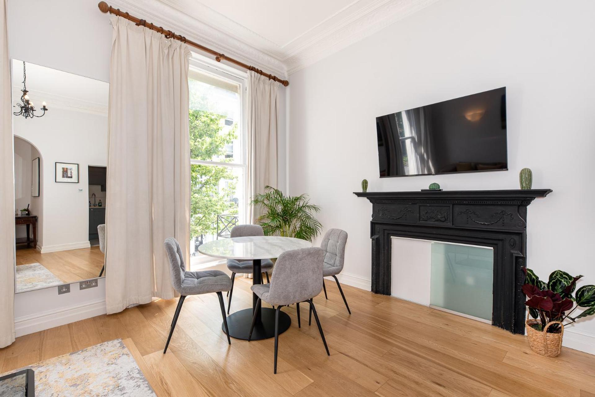 2-Bedroom Victorian Apartment In Kensington Londra Esterno foto