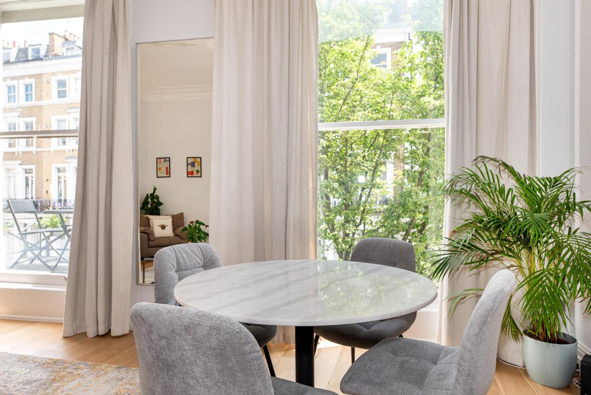 2-Bedroom Victorian Apartment In Kensington Londra Esterno foto